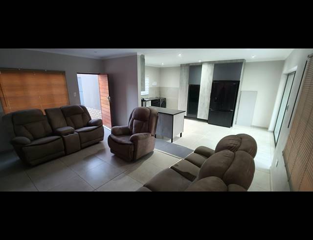 3 BEDROOM APARTMENT FOR SALE IN WATERKLOOF EAST